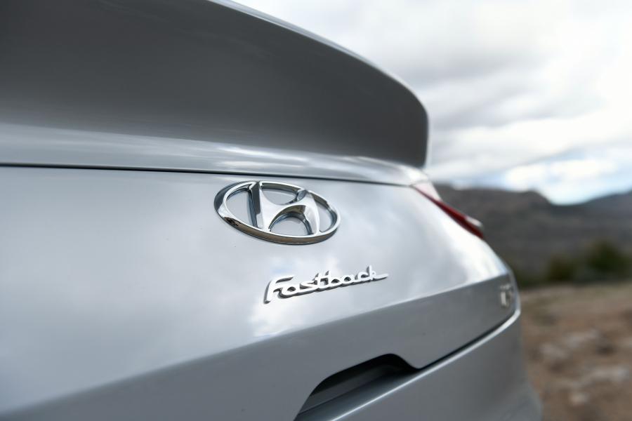 Логотип Hyundai i30 Fastback (PD) 2017 года  (WW) (фото 40 из 51)